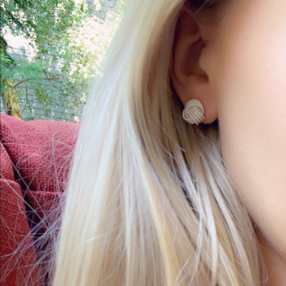 🌟 Silver Stud Earrings - Picture 7 of 7